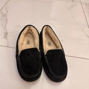 UGG Black Suede Shearling Moccasin Slippers Size 7